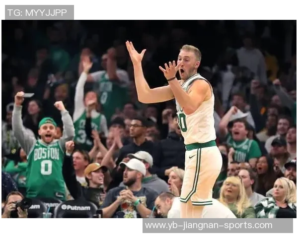 墨菲表现惊艳九投六中斩获18分5篮板3抢断三分球命中率高达80