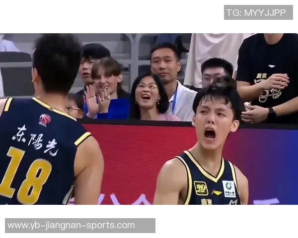 乔治状态低迷三分全失铁但末节发力独得10分助球队逆转胜利